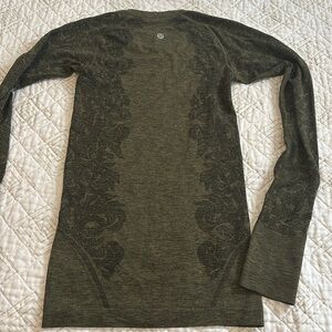 Lululemon top